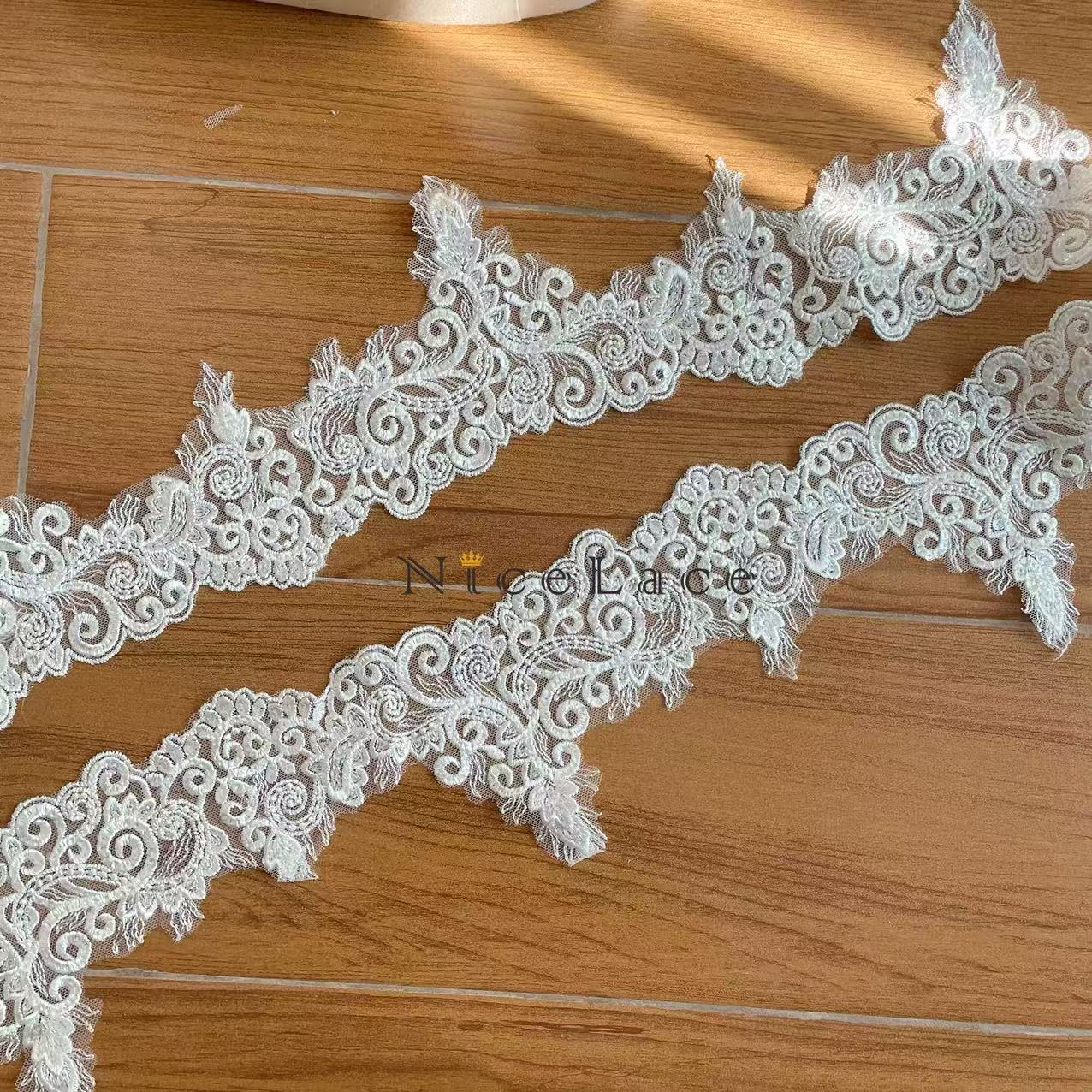 Wedding Water Supply - ลูกไม้ปักลายสีงาช้าง 1 หลา ริบบิ้นปักลายประณีต ประดับเลื่อม สำหรับตกแต่งผ้าม่าน
