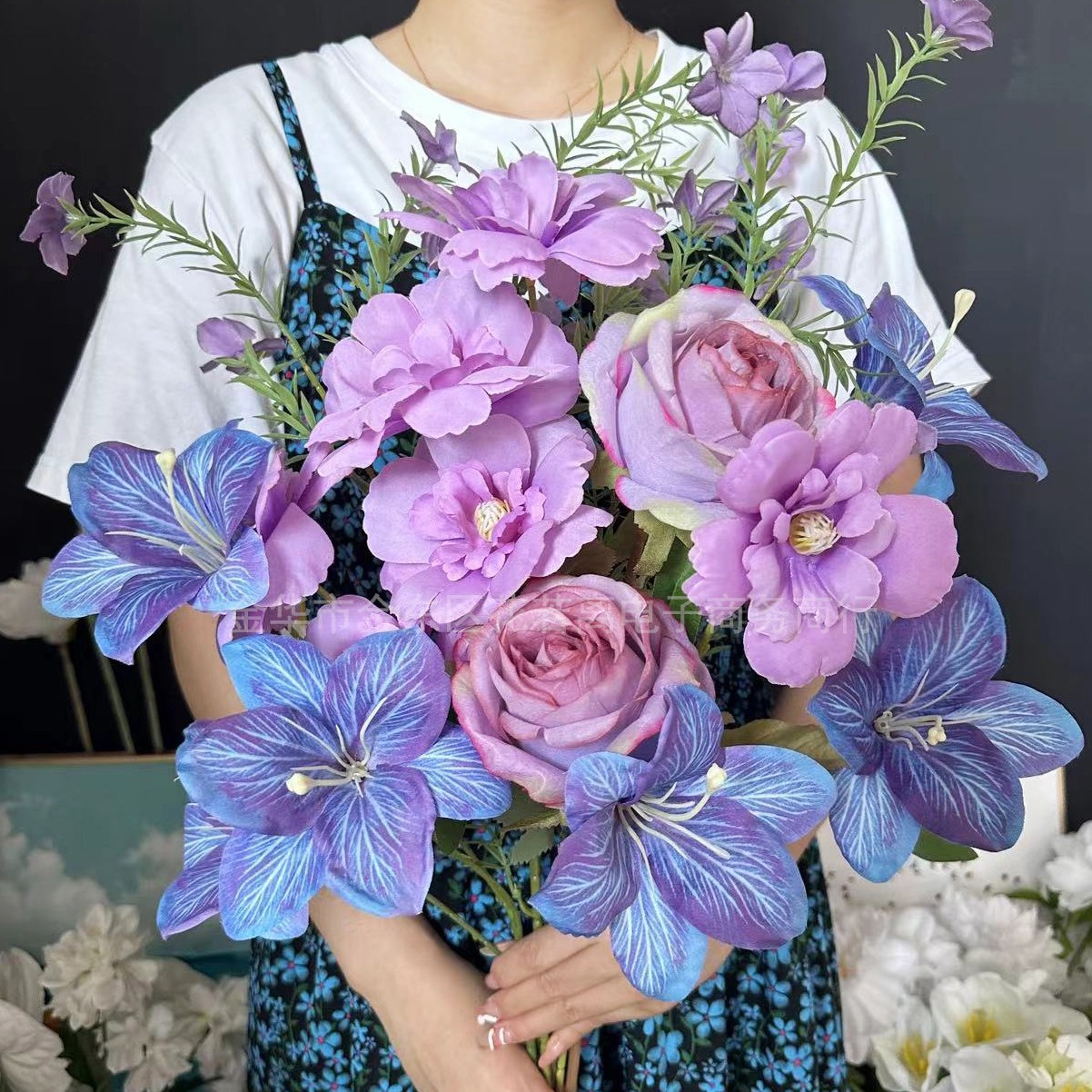 Wedding Supply Shops - ดอกลิลลี่ประดิษฐ์สีม่วงน้ำเงินสไตล์โมเนต์, ของตกแต่งหน้าต่างร้านค้า, อุปกรณ์ตกแต่งบ้านและงานแต่งงาน